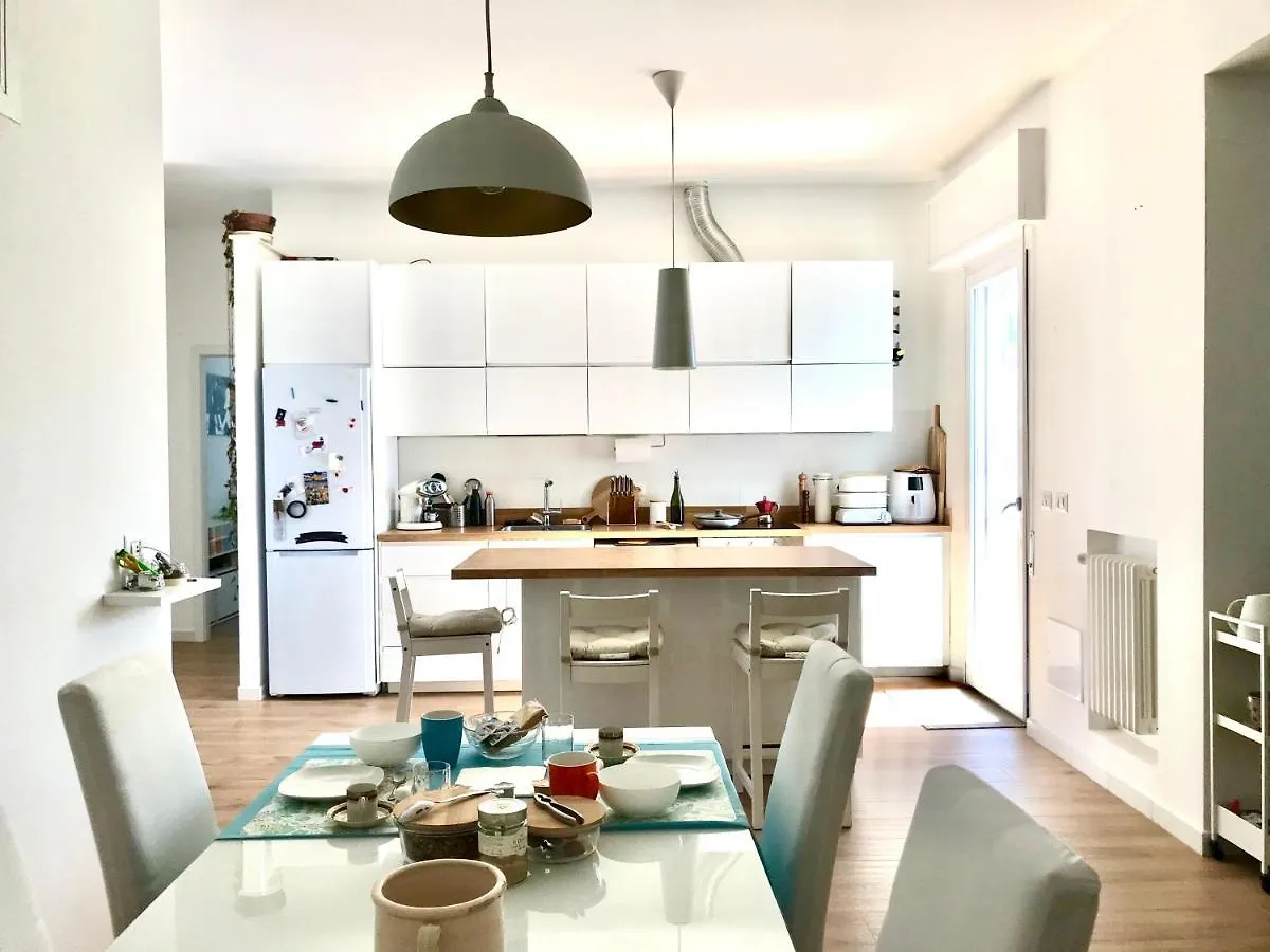 Stanza E Bagno Privato, Idromassaggio Con Extra Fee, In Appartamento Ferrare