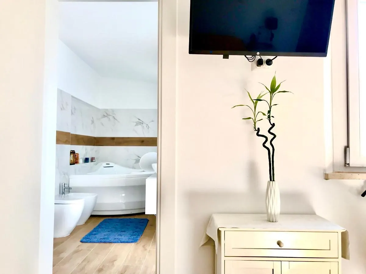 Stanza E Bagno Privato, Idromassaggio Con Extra Fee, In Appartamento Ferrare