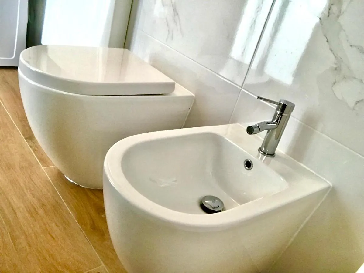 Couette-café Stanza E Bagno Privato, Idromassaggio Con Extra Fee, In Appartamento Ferrare
