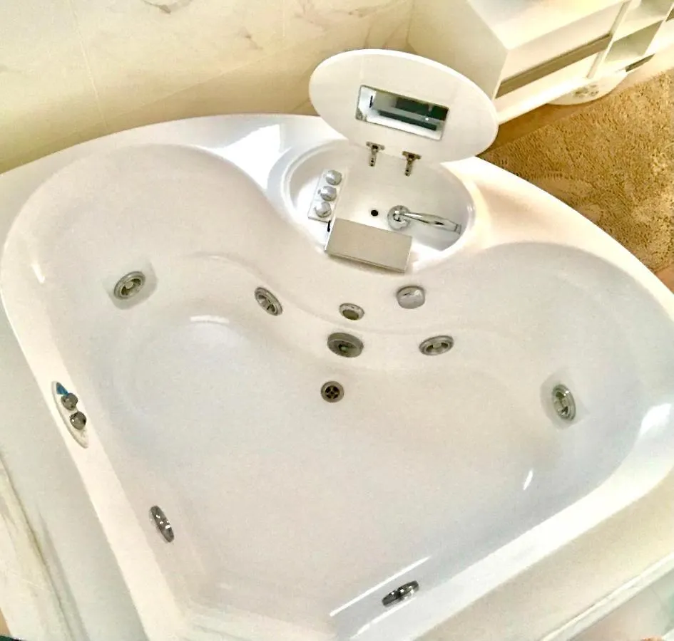 Stanza E Bagno Privato, Idromassaggio Con Extra Fee, In Appartamento Ferrara 0*,